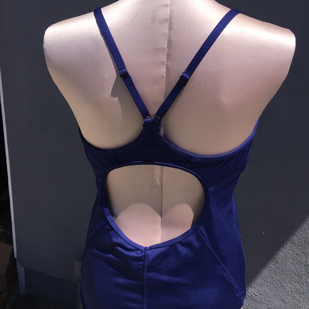 One piece - Picture 3 of 6